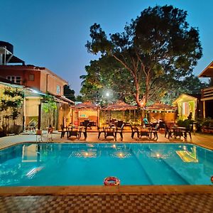 La Vie Woods- Couples/Families Only